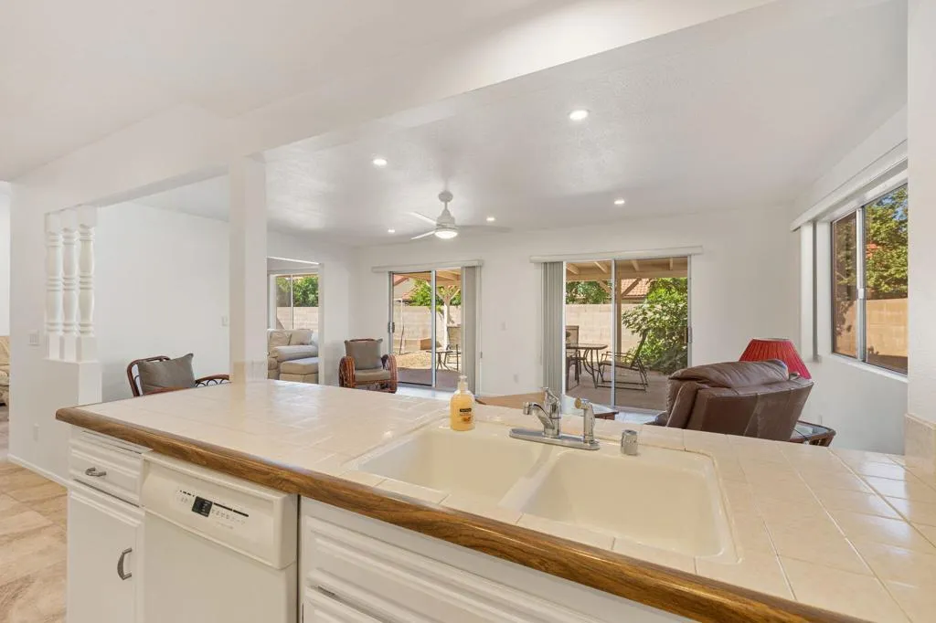2050 Silver Oak Way, Hemet, California 92545 home-pic-12