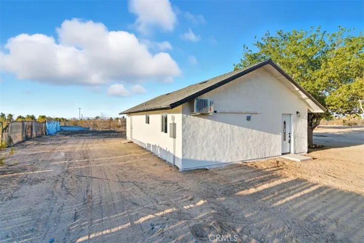 11832 Valle Vista Road, Phelan, California 92371