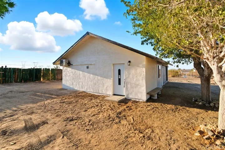 11832 Valle Vista Road, Phelan, California 92371