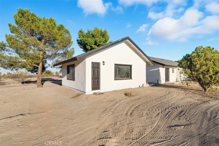 11832 Valle Vista Road, Phelan, California 92371