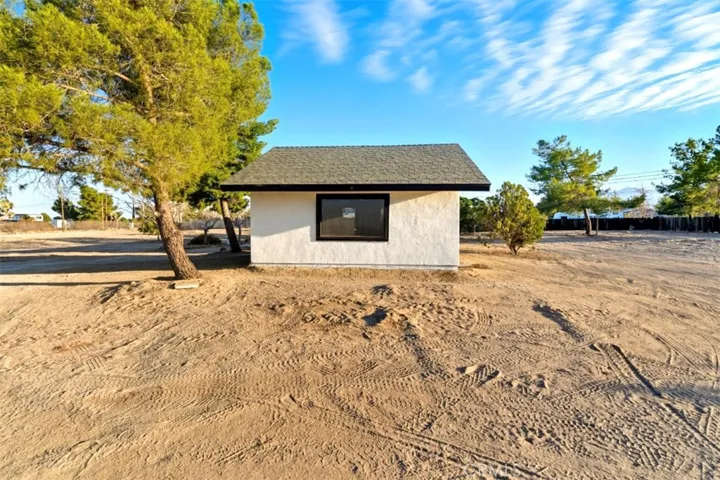 11832 Valle Vista Road, Phelan, California 92371