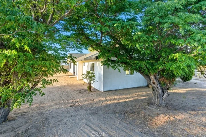 11832 Valle Vista Road, Phelan, California 92371