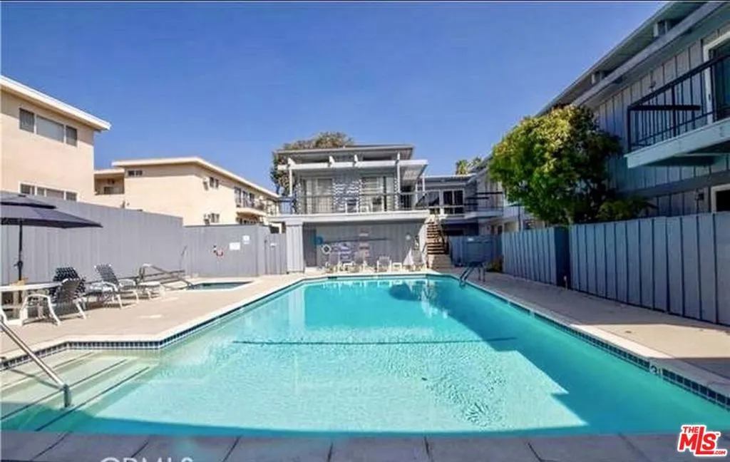 5447 Zelzah Avenue 104, Encino, California 91316, 2 Bedrooms Bedrooms, ,3 BathroomsBathrooms,Residential Lease,For Rent,Zelzah,25591965