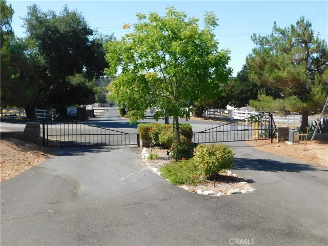 Gates on lot (Cul de sac) side of South Main Divide