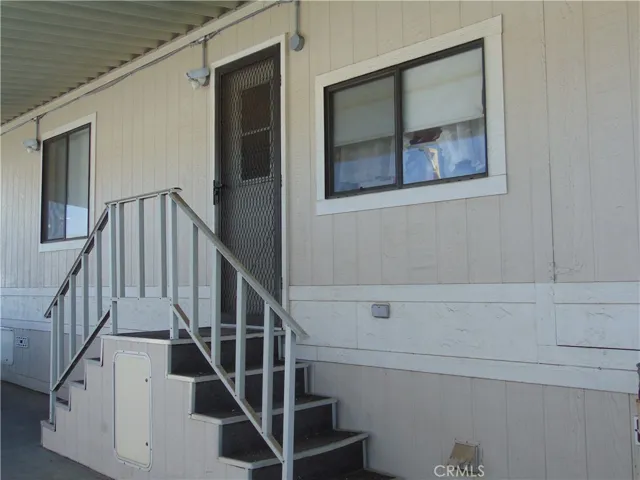 side entrance from driveway