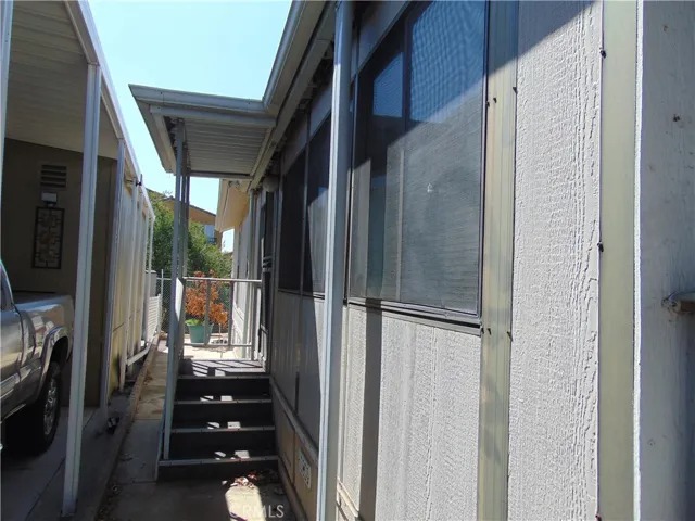 side entrance for enclosed porch/bedrrom 3