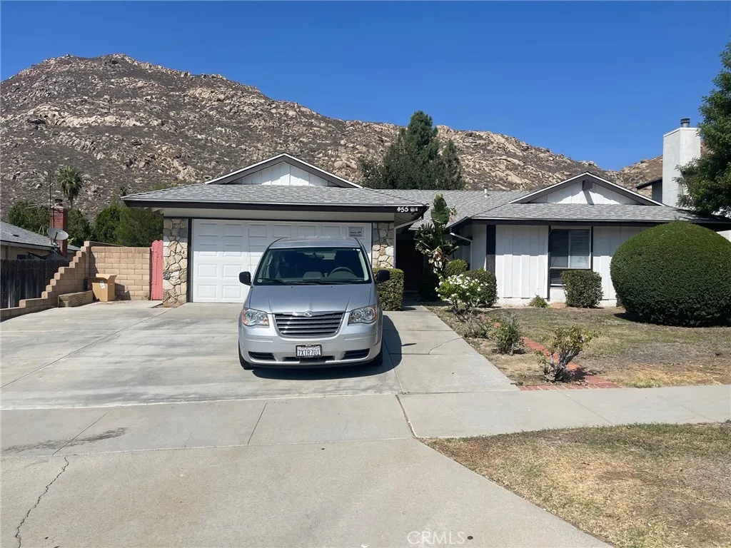 455 Glenhill Drive, Riverside, California 92507, 5 Bedrooms Bedrooms, ,2 BathroomsBathrooms,Residential Lease,For Rent,Glenhill,TR25216901