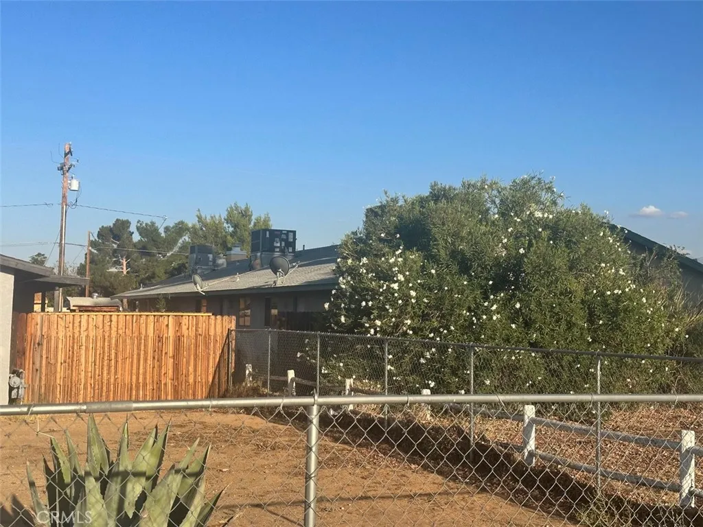 12765 Pocomoke Road, Apple Valley, California 92308 home-pic-3
