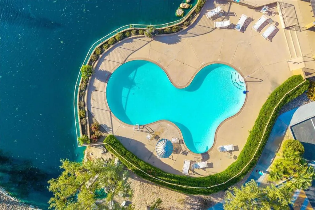 44289 Venice Court, Palm Desert, California 92260 home-pic-40