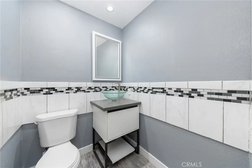1204 W Victoria Street W, Rialto, California 92376 home-pic-18