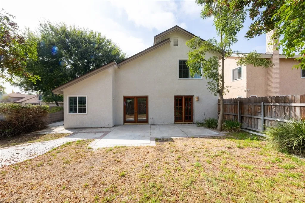1204 W Victoria Street W, Rialto, California 92376 home-pic-31