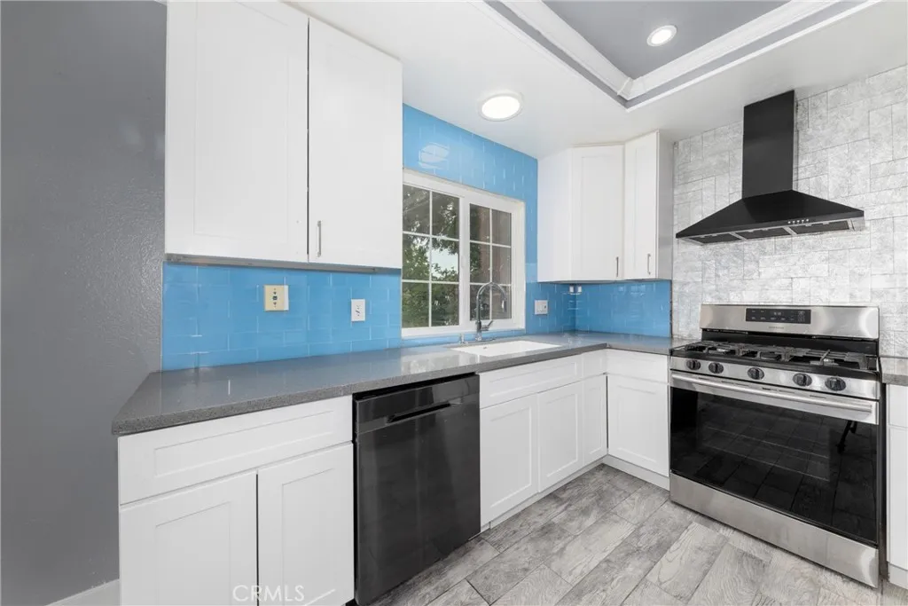 1204 W Victoria Street W, Rialto, California 92376 home-pic-13