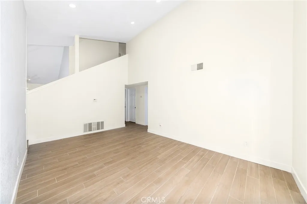 1204 W Victoria Street W, Rialto, California 92376 home-pic-10