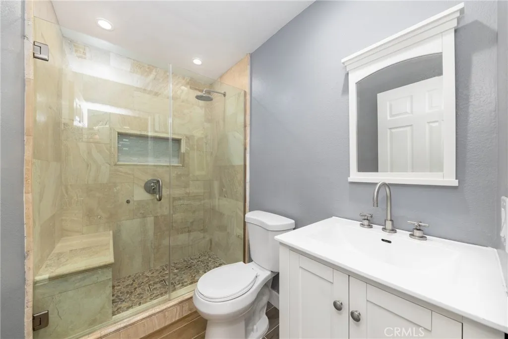 1204 W Victoria Street W, Rialto, California 92376 home-pic-17