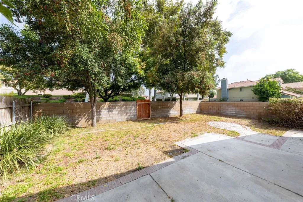 1204 W Victoria Street W, Rialto, California 92376 home-pic-33