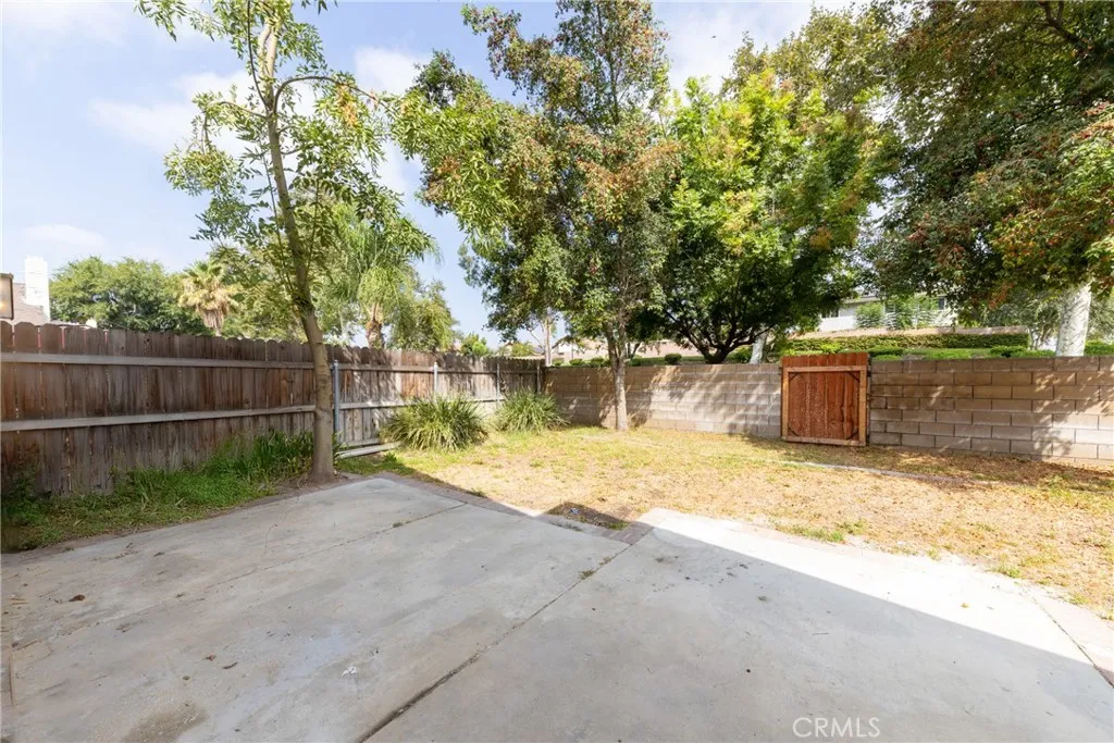 1204 W Victoria Street W, Rialto, California 92376 home-pic-29