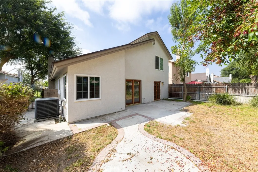 1204 W Victoria Street W, Rialto, California 92376 home-pic-32