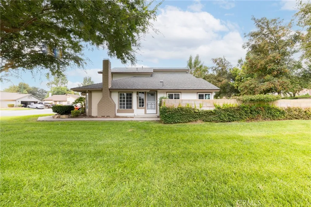 1204 W Victoria Street W, Rialto, California 92376 home-pic-3