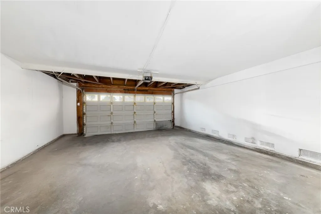 1204 W Victoria Street W, Rialto, California 92376 home-pic-19