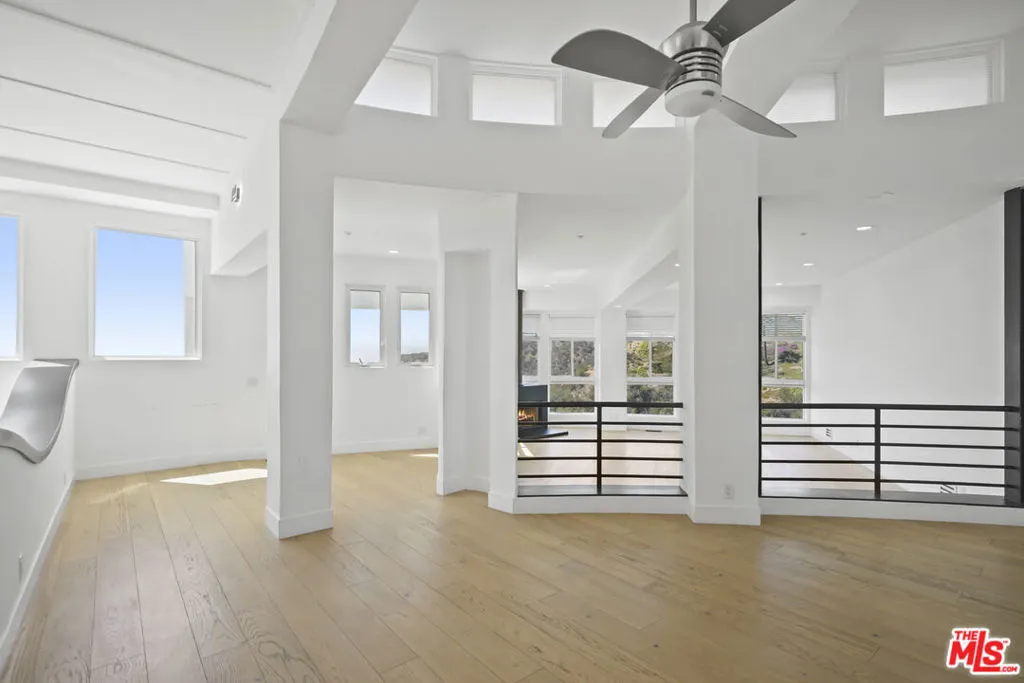 1562 Glen Oaks Boulevard, Pasadena, California 91105 home-pic-2