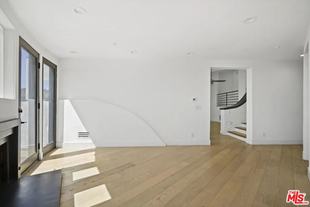 1562 Glen Oaks Boulevard, Pasadena, California 91105 home-pic-9