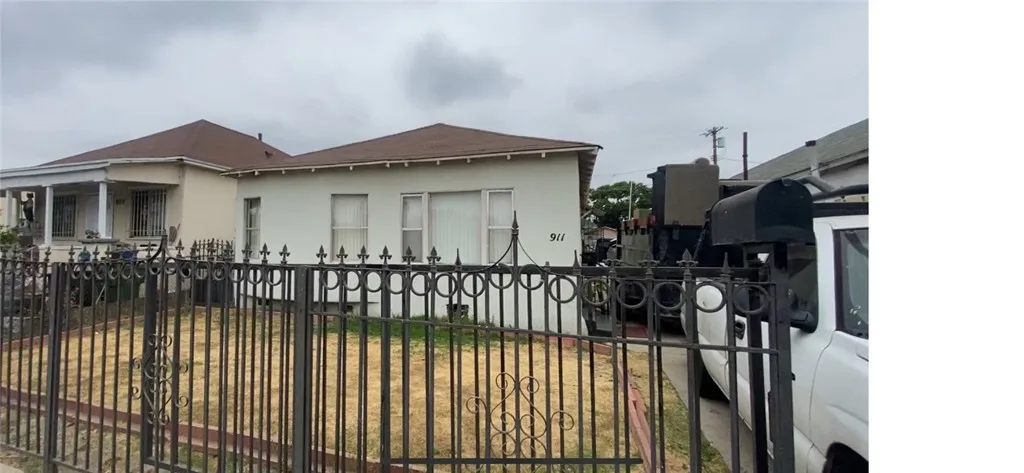 911 E 55th Street, Los Angeles, California 90011 home-pic-0
