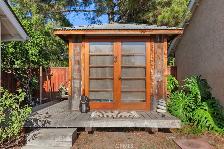 "Casita" Zen den perfect for art studio, exercise room, or office.
