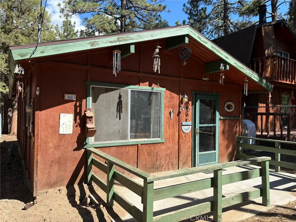 343 Holmes Lane, Sugarloaf, California 92386 home-pic-3