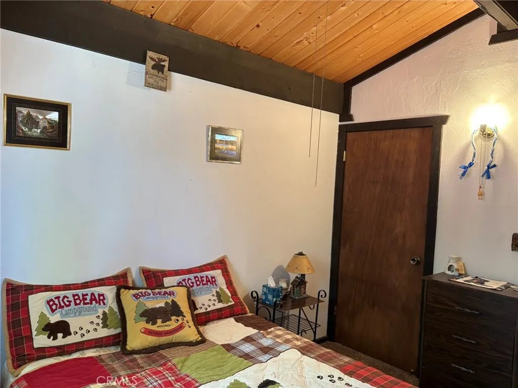 343 Holmes Lane, Sugarloaf, California 92386 home-pic-10