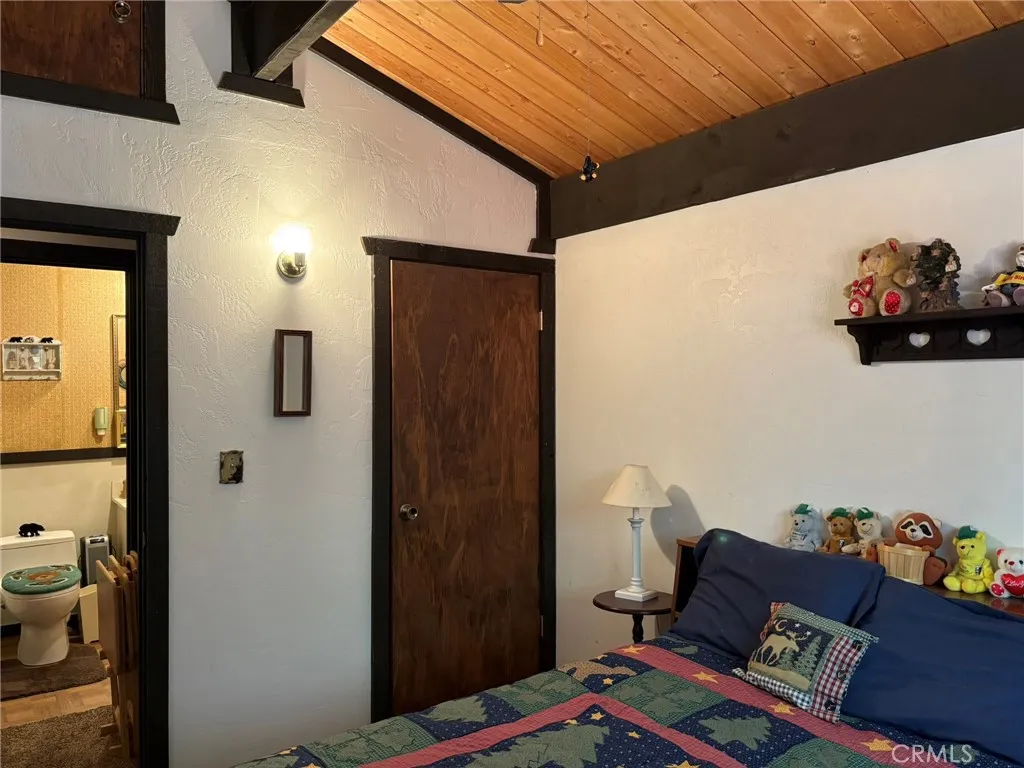 343 Holmes Lane, Sugarloaf, California 92386 home-pic-15
