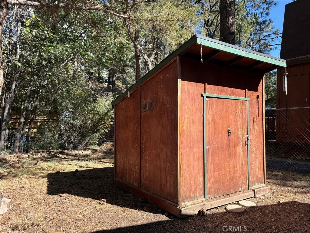 343 Holmes Lane, Sugarloaf, California 92386 home-pic-23