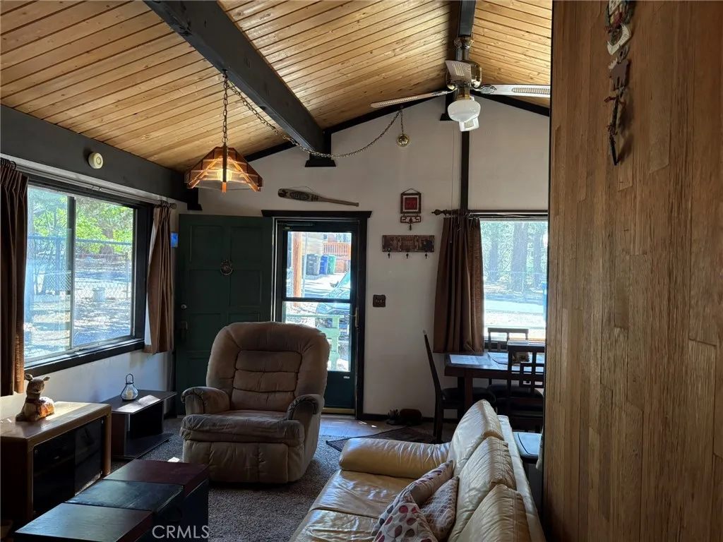 343 Holmes Lane, Sugarloaf, California 92386 home-pic-8