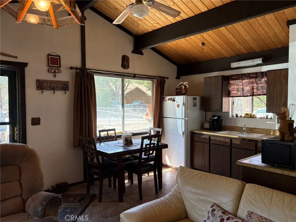 343 Holmes Lane, Sugarloaf, California 92386 home-pic-6