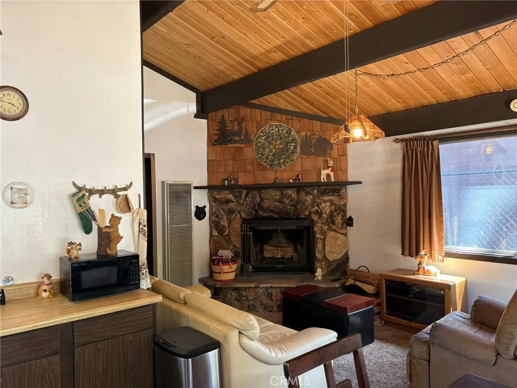 343 Holmes Lane, Sugarloaf, California 92386 home-pic-7