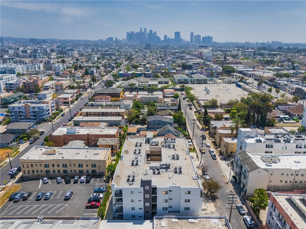 3061 W 12th Place 101, Los Angeles, California 90006 home-pic-37