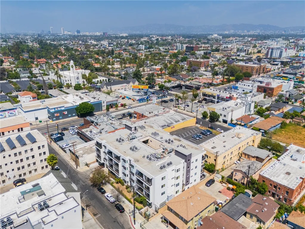 3061 W 12th Place 101, Los Angeles, California 90006 home-pic-42