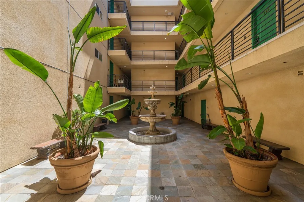 3061 W 12th Place 101, Los Angeles, California 90006 home-pic-7