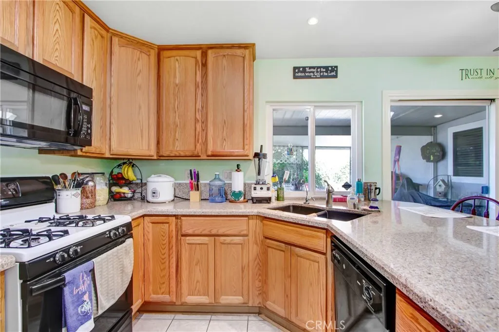 1546 E Redwood Avenue, Ontario, California 91762 home-pic-8