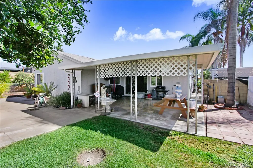 1546 E Redwood Avenue, Ontario, California 91762 home-pic-15