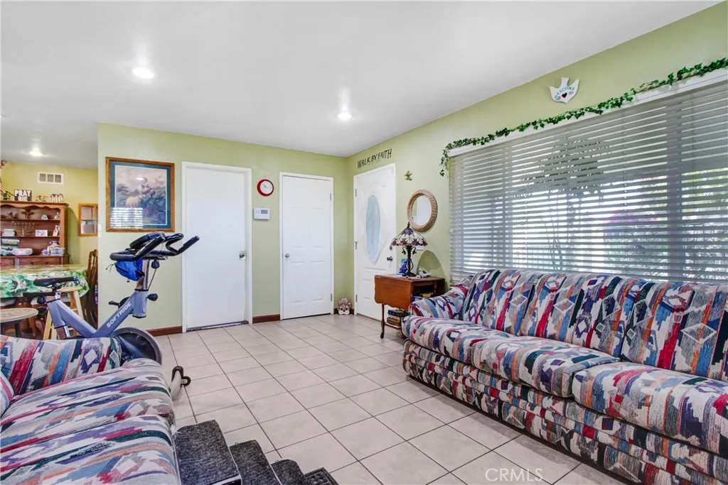1546 E Redwood Avenue, Ontario, California 91762 home-pic-5