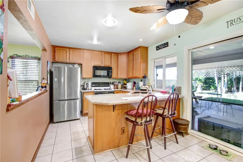 1546 E Redwood Avenue, Ontario, California 91762 home-pic-7