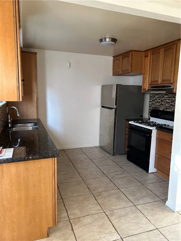 223 E Pleasant Street, Long Beach, California 90805 home-pic-2