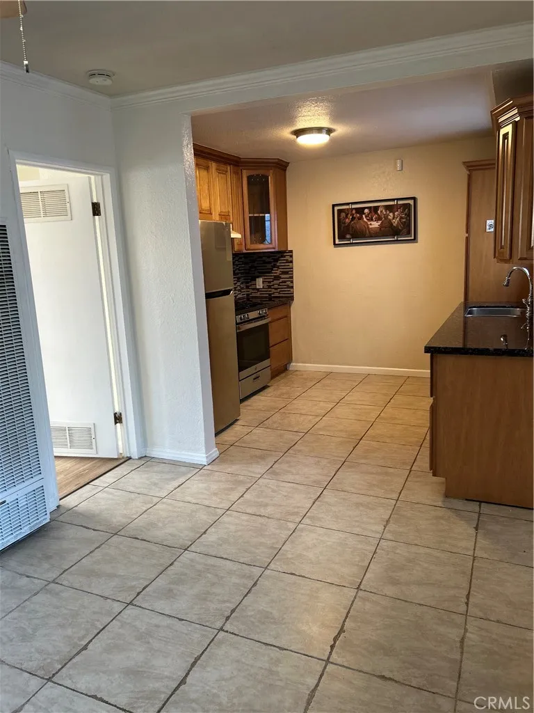 223 E Pleasant Street, Long Beach, California 90805 home-pic-7