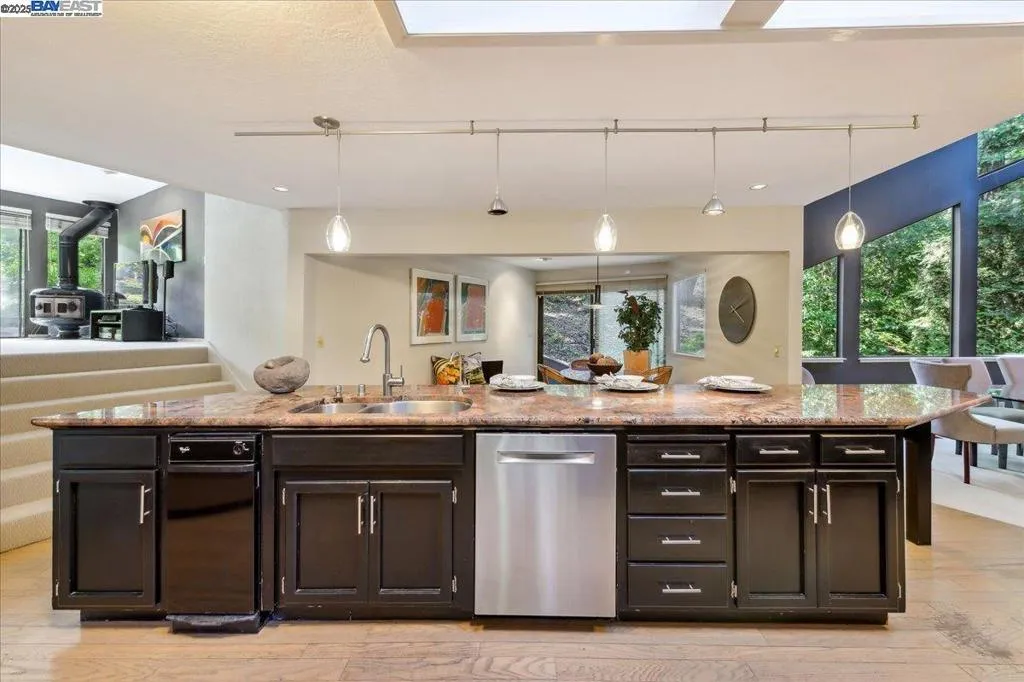 391 Oak Ln, Pleasanton, California 94566 home-pic-20