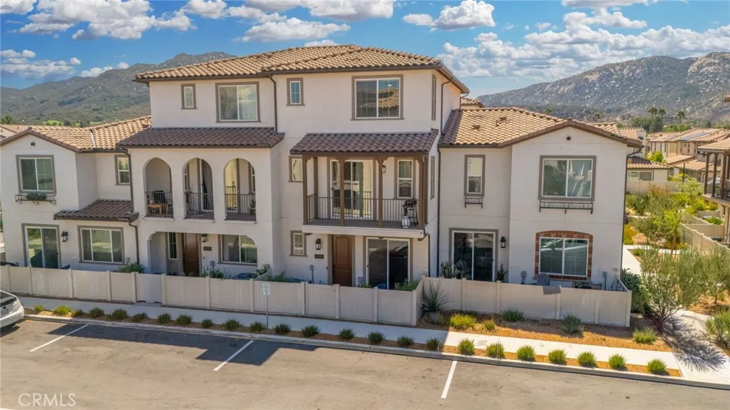 45763 Via Nubes, Temecula, California 92592 home-pic-0