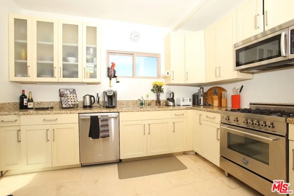 4447 Calhoun Avenue, Sherman Oaks, California 91423 home-pic-10
