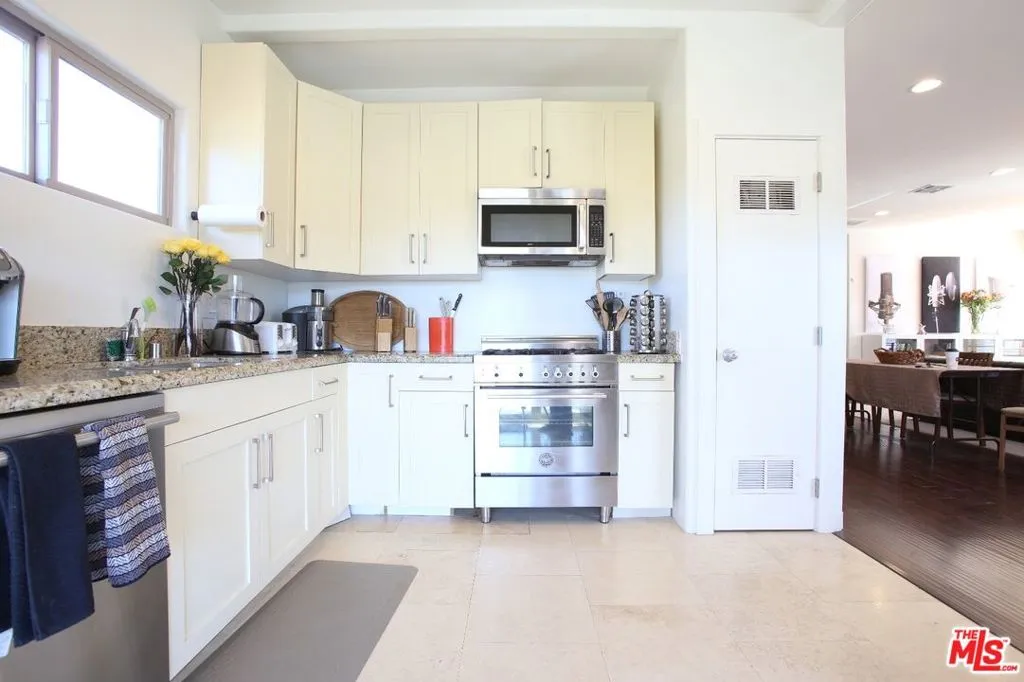 4447 Calhoun Avenue, Sherman Oaks, California 91423 home-pic-9