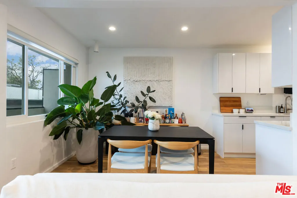 536 N Orlando Avenue 7, West Hollywood, California 90048 home-pic-4