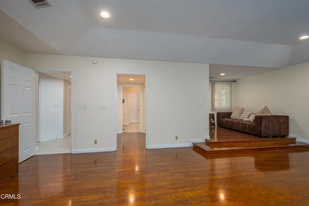 670 Joliet Place, Oxnard, California 93030 home-pic-14
