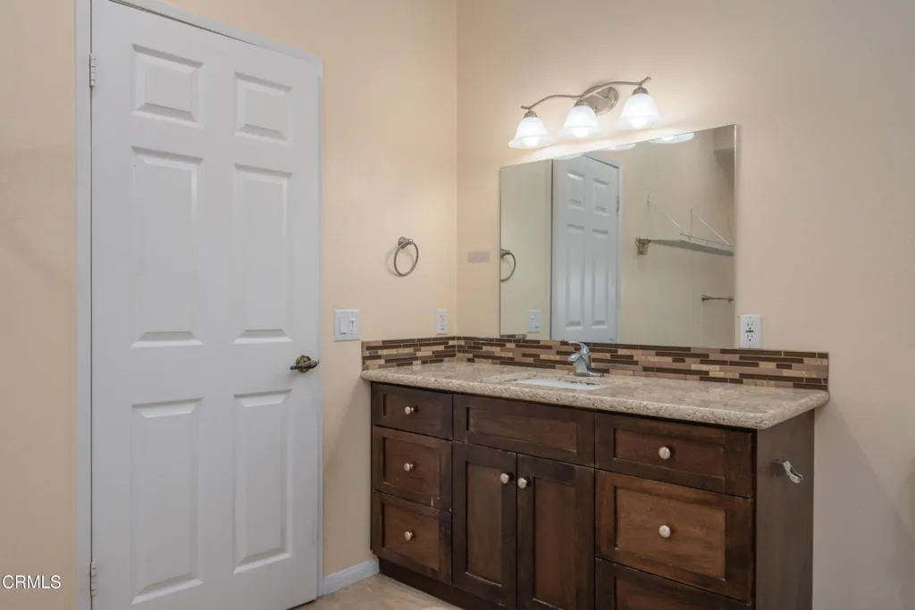 670 Joliet Place, Oxnard, California 93030 home-pic-16